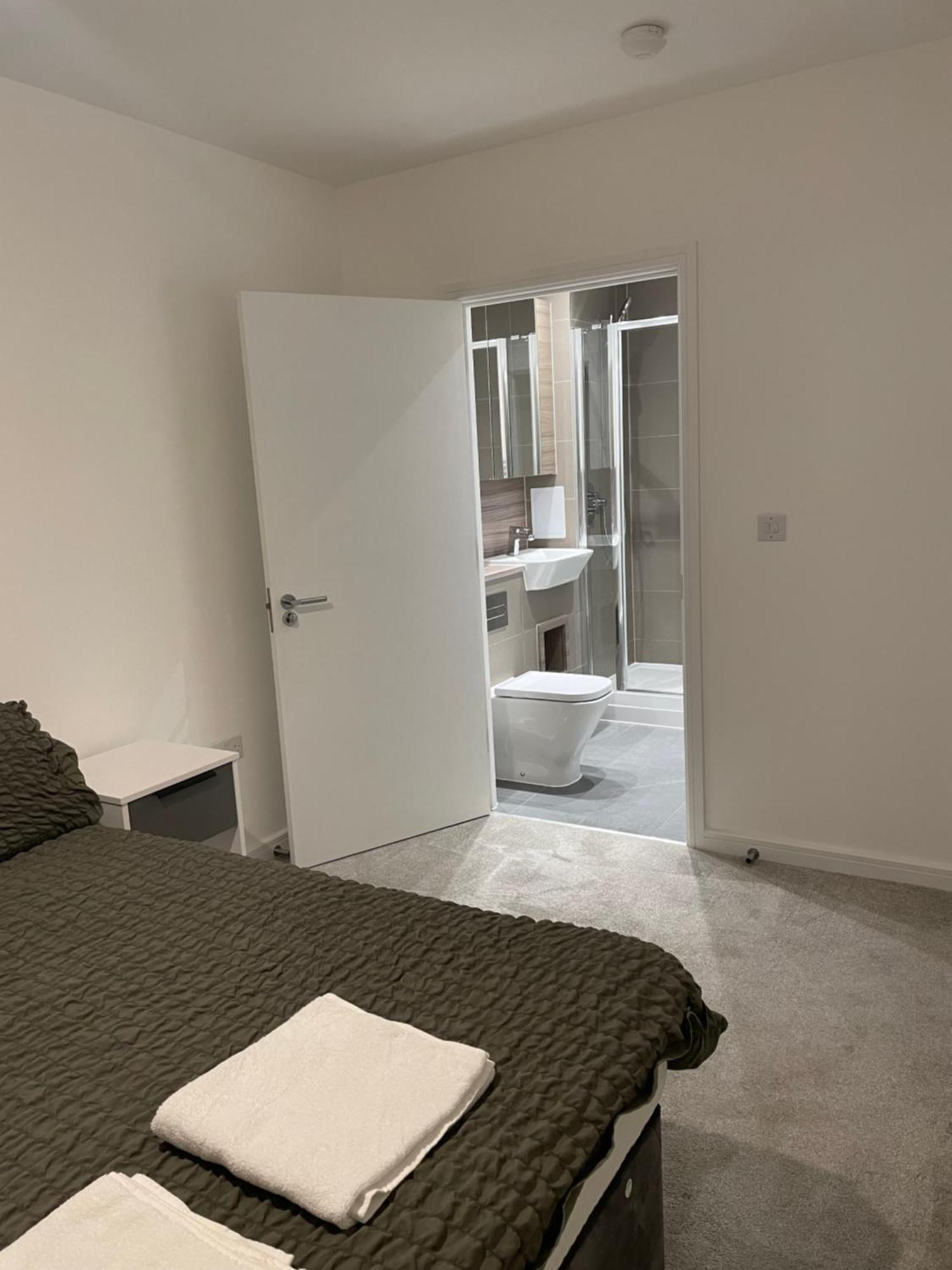 Luxurious 2 Bedroom Apartment Barking  Exterior photo